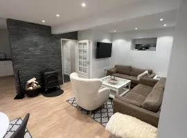 Large and stylish 4-Bedroom home in the city center