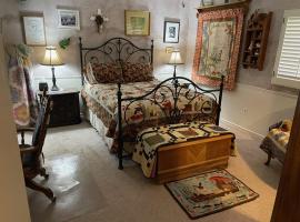 Yaya's Gallery, khách sạn ở Shallowater