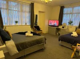 Contractor Hotel Stays, Big Groups, Free Parking