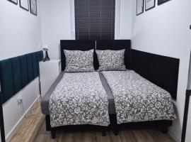 Różana Piątka ul Oporowska 22 A，庫特娜的飯店