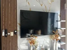 Modern apartment overlooking the ocean in front of the esplanade