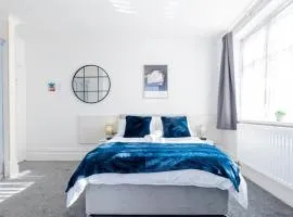 Contractor Stay above bar and restaurant