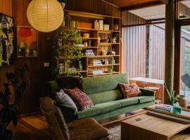 Bush House in the Dandenong Ranges, Hotel in The Patch