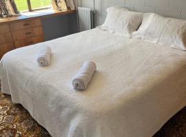 Quiet country setting- R3 Magnolia House，Temuka的飯店