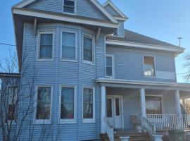 The Vintage Nest BNB, khách sạn ở Pictou