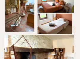 Évasion totale, maison de charme en pleine nature, хотел в Razengues