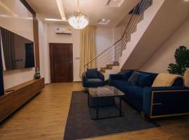 Luxe Suites A, chalupa v destinaci Ashalebotwe