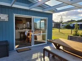 Oakura Family Bach, sleeps 10, one back from beach