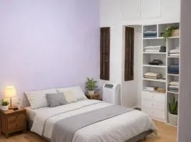 Casa con patio en pleno centro amoblada, a 2 cuadras de la plaza principal