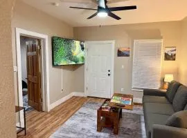 NEW Modern 1BR for Work & Stay with Fast Wi-Fi Pets OK