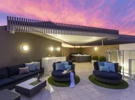 1322 Luxury Beachfront Penthouse with Rooftop Jacuzzi