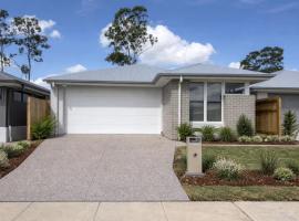 Modern 4-Bedroom Home in Pallara - Free Parking Close to Brisbane, Hotel in Doolandella