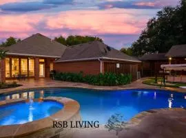 Impressive 5BR 3B Home with Pool Game Room & Cinema Room