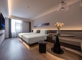 Atour Hotel Kunming Dianchi Haigeng Dam