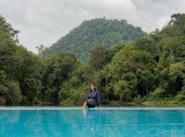 Home Phutoey River Kwai Hotspring & Nature Resort, hotel a Sai Yok