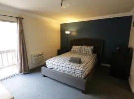 Beverly Hills Queen Bed Studio