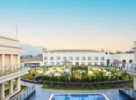 Aveda Estrella – hotel w mieście Karjat