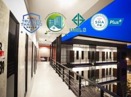 B-Cozy Hotel, hotel en Uttaradit