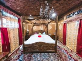 Chicago Group of Houseboats, hotel en Srinagar