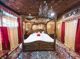 Chicago Group of Houseboats