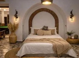 Suite avec salle de bain privée das un beau Riad avec piscine