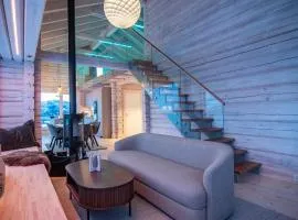 Sommarbukt Tind - Luxury Fjord Lodge near Tromsø
