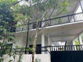 Ambuluwawa holiday home, hotel v mestu Nikawatawana