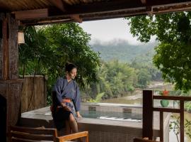 Home Phutoey River Kwai Hotspring & Nature Resort, hotel en Sai Yok