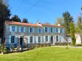 ENTRE PIERRE ET BOIS