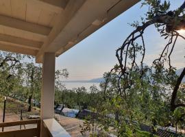 Camping Le Maior, готель у місті Бренцоне-суль-Гарда