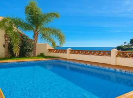 Large terrace and ocean views with pool and parking, ξενοδοχείο στη Μαδρίτη