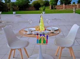 CenoeN Country Suites, Hotel in Rooipoort