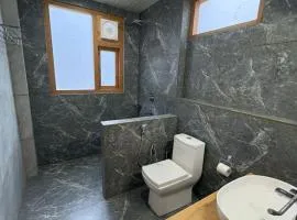 RiverReverie Cafe & Cottages