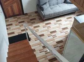 Loft estilo kitnet sem garagem próx Mega atacado da Guaíra, Hotel in Guarapuava