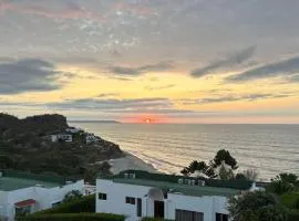 Oceanfront Apartment 2BR 2BA at Jama Campay includes Resort Access