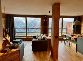 Luxury 9-Bed Apartment Steps from Ski Slopes with Parking & Ski Box โรงแรมในMollières