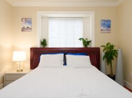Cozy Room with Private Washroom in Central Location, Hotel in Vancouver