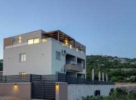 Apartments King and Queen 2, hotel a Povile