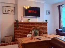 Spacious 3 Bed House In Horley With Long Driveway