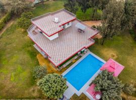 Alaya Stays 4BHK Farmhouse with Pvt Pool & Garden - Manesar โรงแรมในคูร์เคาน์