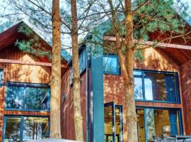 Tleń Lodge - domy całoroczne z jacuzzi w cenie!, hotel em Tleń