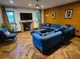 Luxurious 5-Bedroom House Rental with Scenic Countryside Views