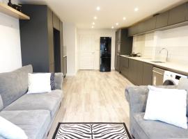 4 bedroom, Sleeps 12, Free Parking, Hotel in Corby and Weldon