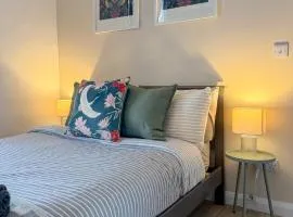 The Studio Retreat - 2 bed flat, sleeps 4 - Brampton Town Centre, Hadrians Wall