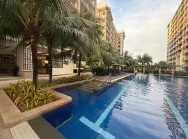 Modern style 2BR Condo Good for 6 Packs Near NAIA