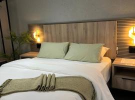 Fourteen38 Mews Guesthouse, hotel in Dwarsloop