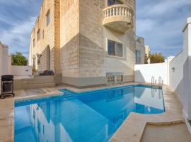Luxury Villa Private pool BBQ & 5star amenities, khách sạn ở Baħar iċ-Ċagħaq
