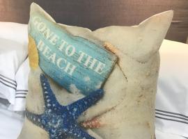 Charlcombe Lodge, khách sạn ở Thursley