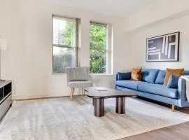 Blueground Northwest Bellevue balcony nr Bellevue Park SEA-921