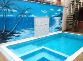 Casa com piscina ao lado da praia